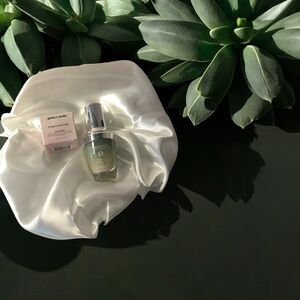 Green & White Revitalizing Face Serum